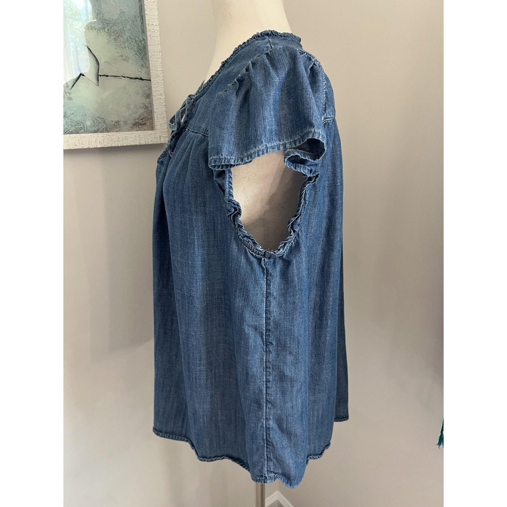 LC Lauren Conrad Top Womens Large Blue Chambray Flutter Sleeve Ruffle Boho - Picture 4 of 8